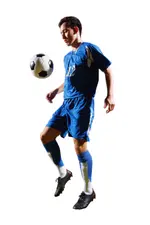 Footballeur contrôlant le ballon pendant un match