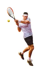 Joueur de tennis frappant la balle lors d’un échange
